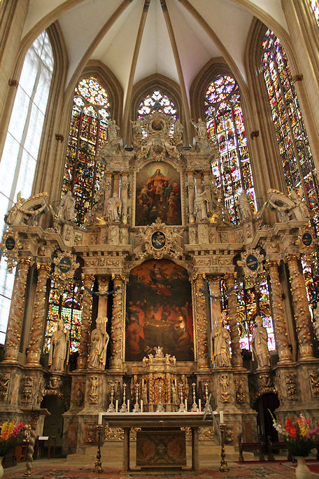 Dom choir & high altar