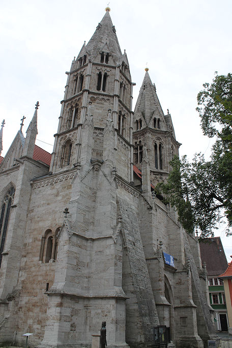Divi-Blasii-Kirche (Blasiuskirche) on Johann-Sebastian-Bach-Platz