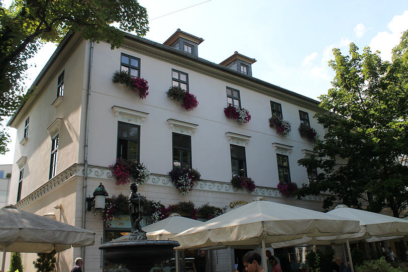 On Schillerstraße