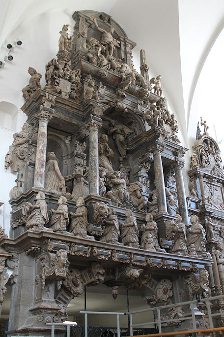 Stadtkirche St. Peter und Paul (AKA Herderkirche) tomb