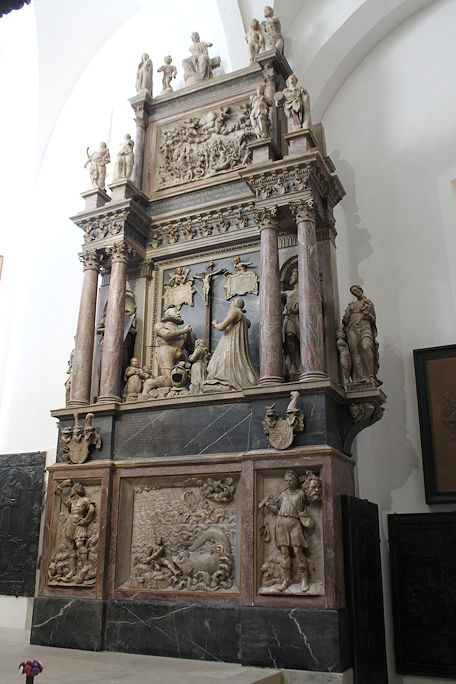 Stadtkirche St. Peter und Paul (AKA Herderkirche) tomb