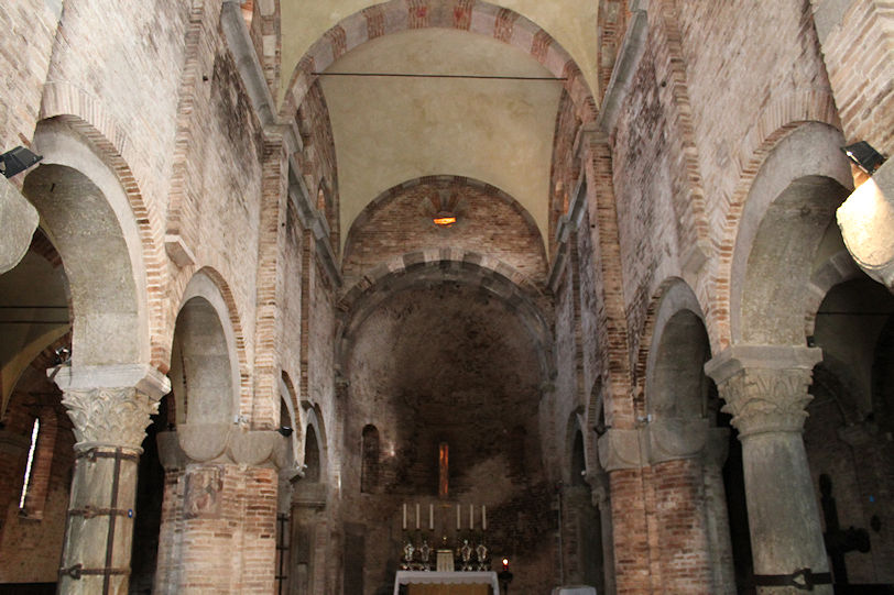 Basilica di Santo Stefano (Sette Chiese) Basilica dei Santi Vitale e Agricola
