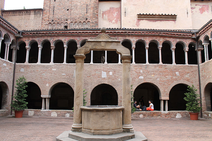 Basilica di Santo Stefano (Sette Chiese) cloister