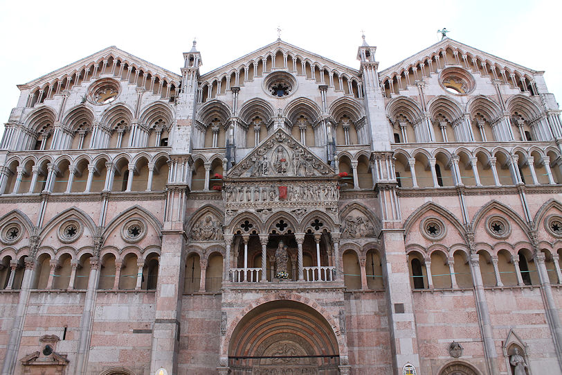 Cattedrale di San Giorgio façade