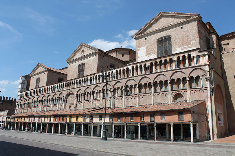 Cattedrale di San Giorgio & Loggia dei Mercanti