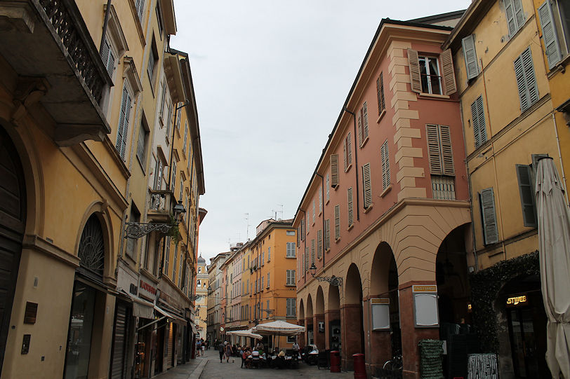 Strada Farini