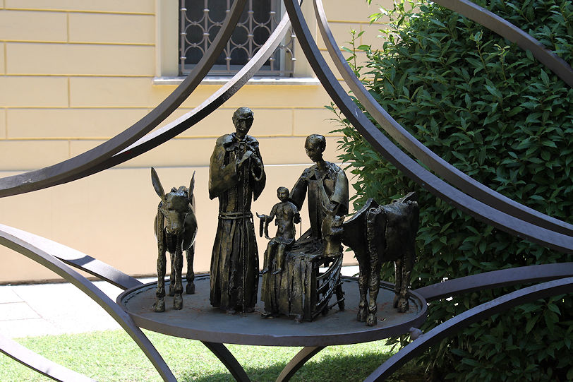 Duomo Nativity sculpture by Cesare Cardinale