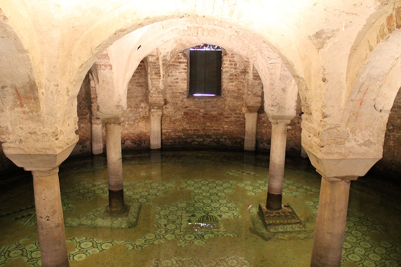 Basilica di San Francesco crypt