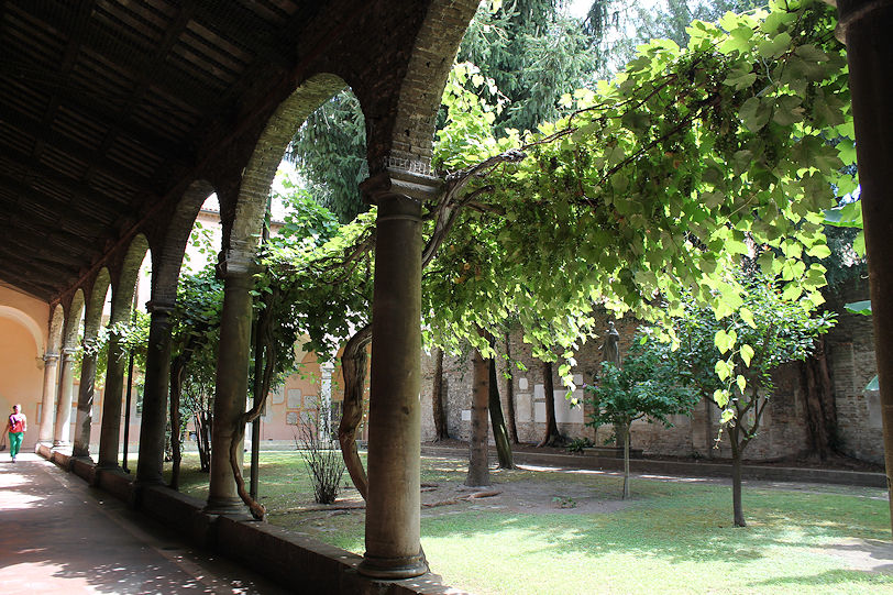 Basilica di Sant'Apollinare Nuovo cloister