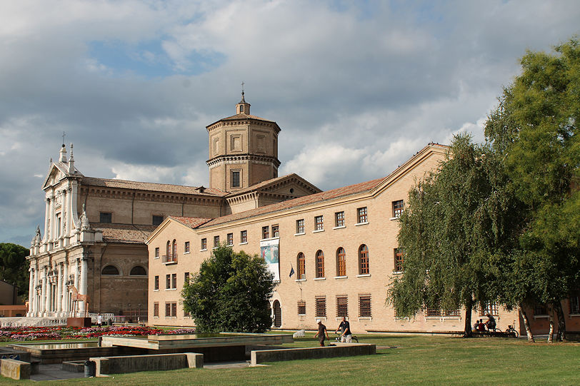 Santa Maria in Porto Basilica & Loggia del Giardino