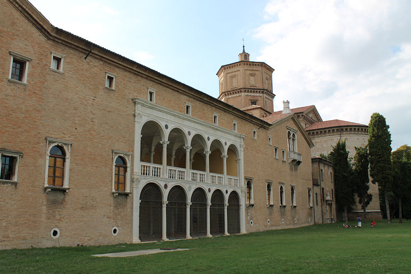 Loggia del Giardino & Santa Maria in Porto Basilica
