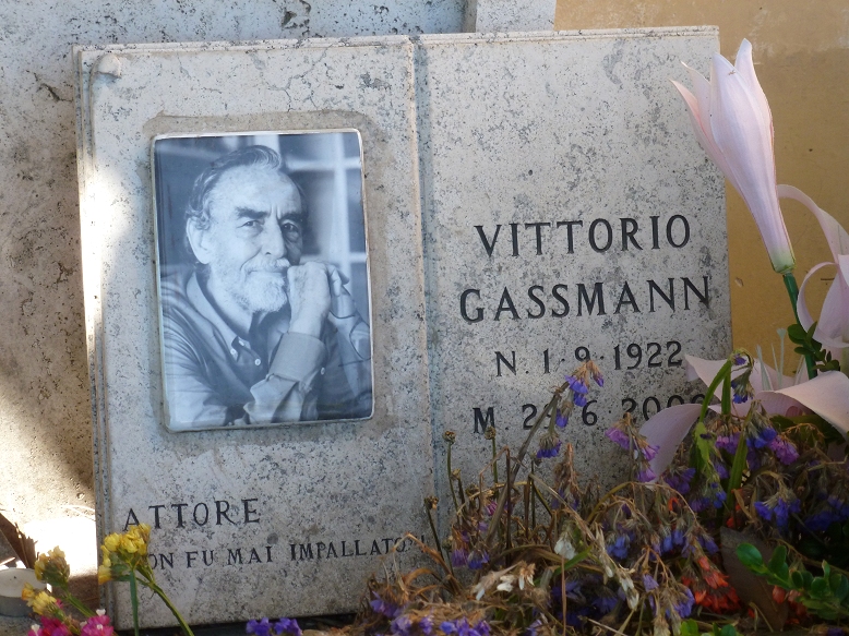 Vittorio Gassman's grave in Cimitero del Verano