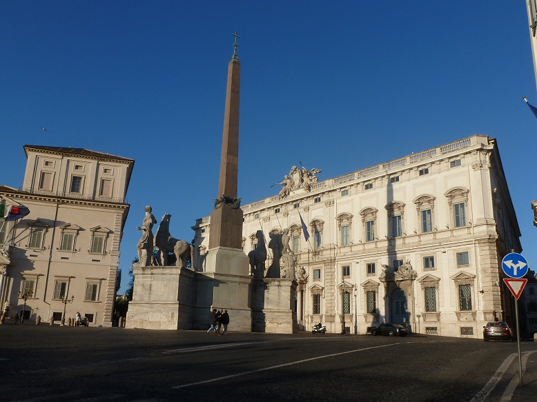 Piazza del Quirinale Palazzo del Quirinale, Fontana dei Dioscuri & Palazzo della Consulta