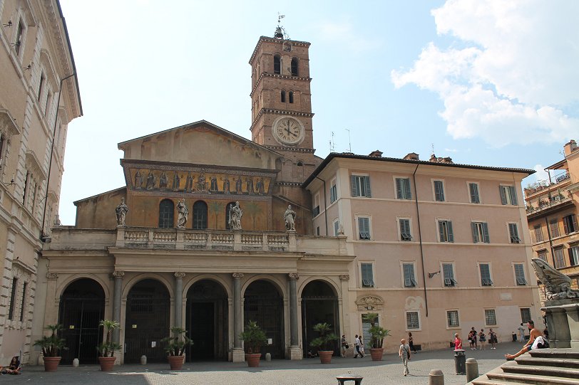 Piazza & Basilica di Santa Maria in Trastevere