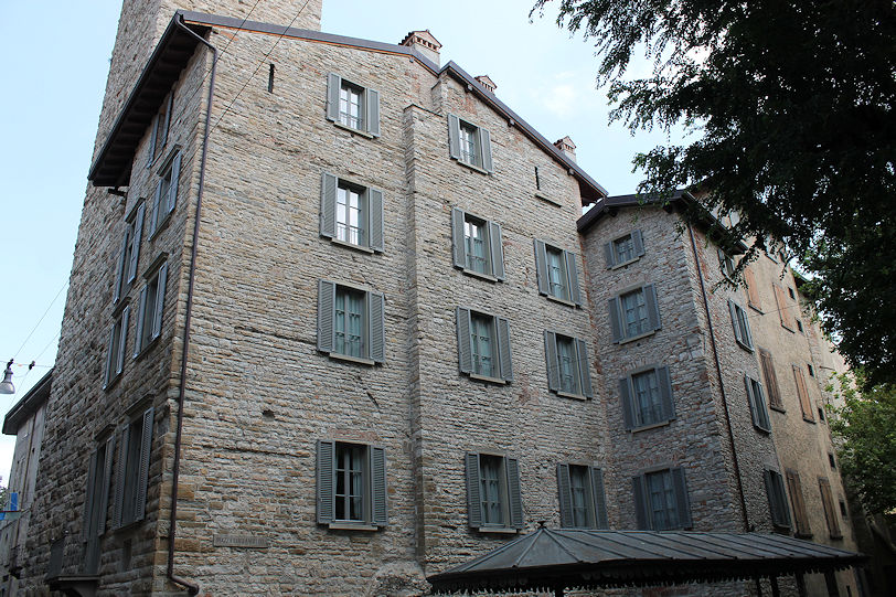Piazza Luigi Angelini & Via Mario Lupo