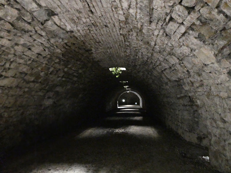 Castello, corridor