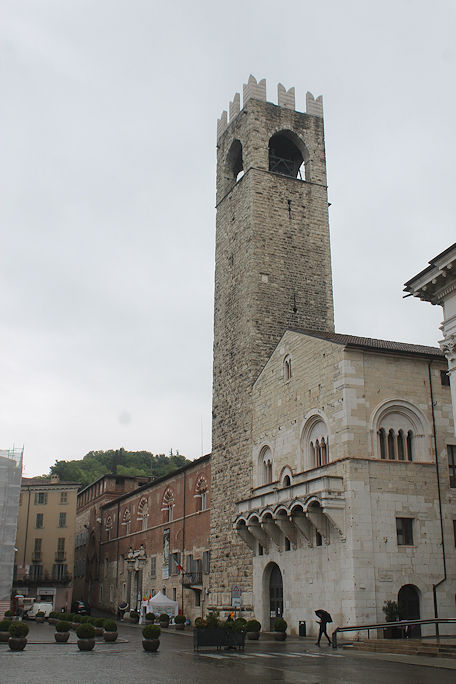 Palazzo Broletto & Torre del Pegol, Piazza Paolo VI