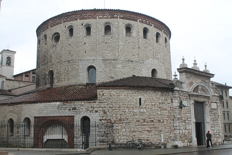 Duomo vecchio (AKA Rotonda), Piazza Paolo VI