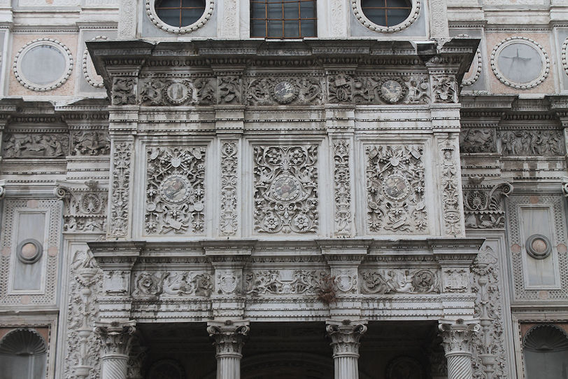 Chiesa di Santa Maria dei Miracoli, façade detail