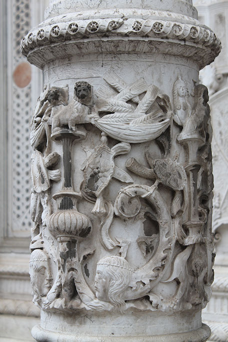 Chiesa di Santa Maria dei Miracoli, façade detail