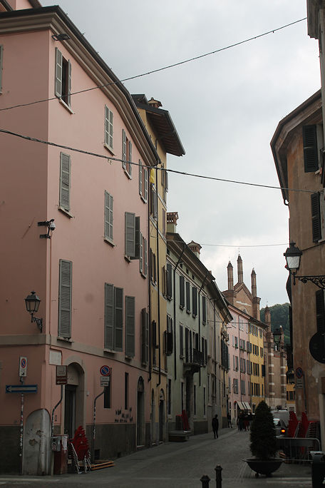 Contrada del Carmine by Via delle Battaglie
