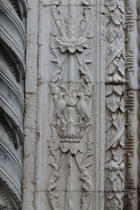 Chiesa di Santa Maria del Carmine, portal detail