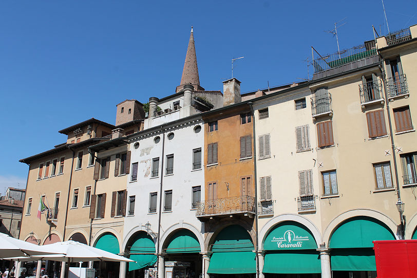 Piazza delle Erbe Portici Broletto