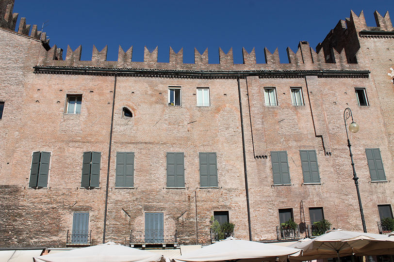 Piazza Sordello Palazzo Acerbi
