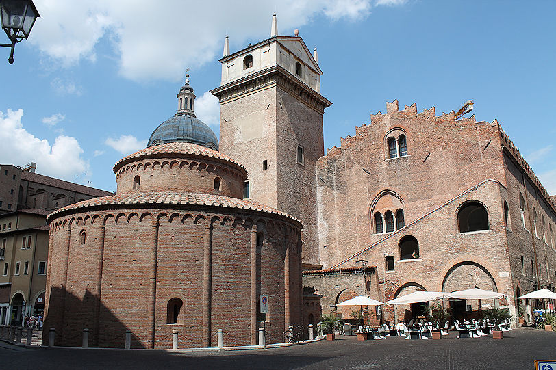 Rotonda di San Lorenzo, Torre dell'Orologio & Palazzo della Ragione