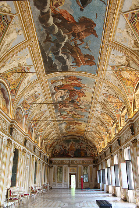 Palazzo Ducale Galleria degli Specchi