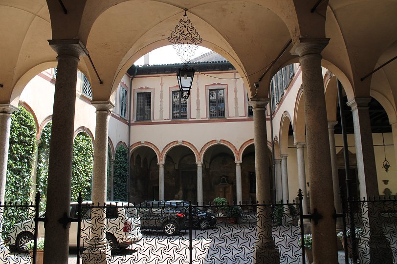 Casa degli Atellani courtyard