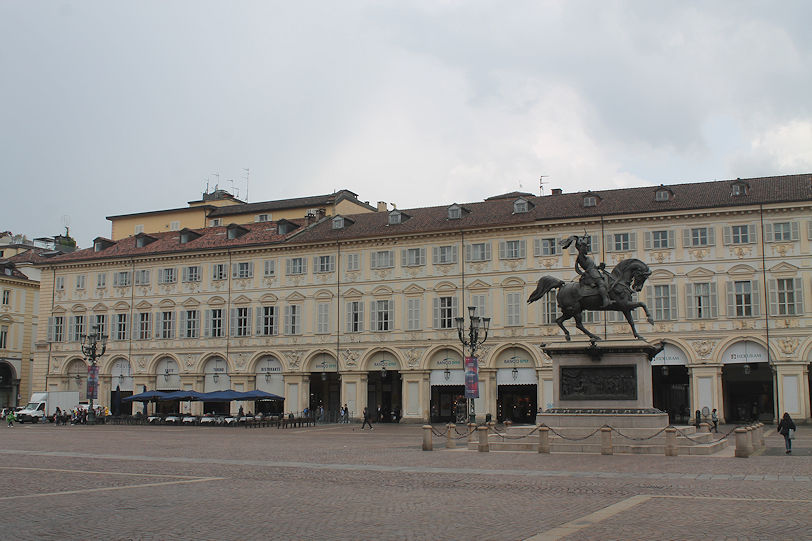 Piazza San Carlo, Palazzo Turinetti di Pertengo