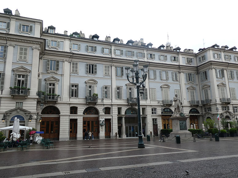 Piazza Carignano, Teatro Carignano