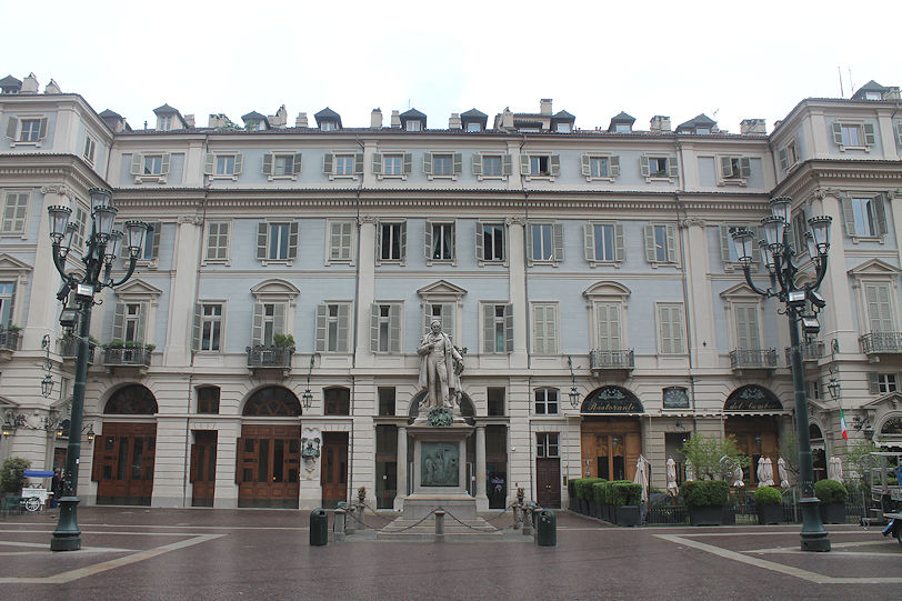 Piazza Carignano, Teatro Carignano