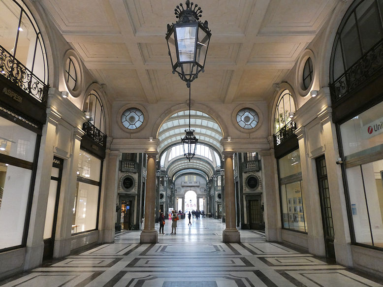 Galleria San Federico, Via Santa Teresa