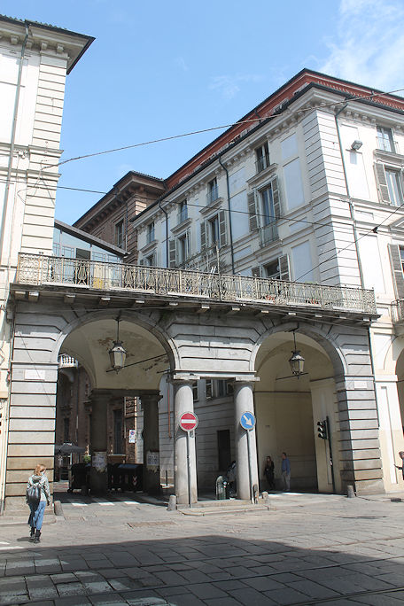 Via Po crossing with Via Virginio