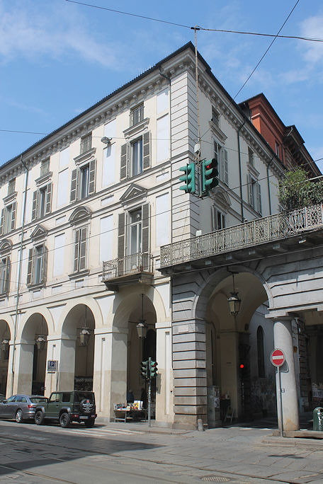 Via Po crossing with Via Fratelli Vasco