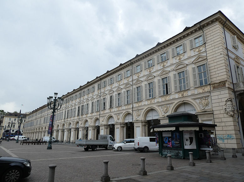 Piazza San Carlo, Palazzo Turinetti di Pertengo