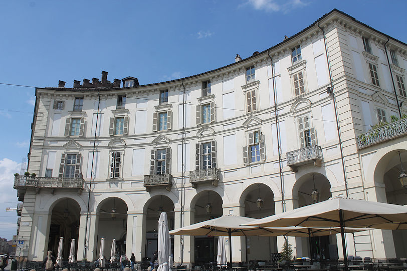 Piazza Vittorio Veneto by Via Po
