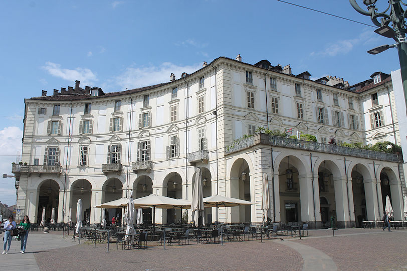 Piazza Vittorio Veneto by Via Po