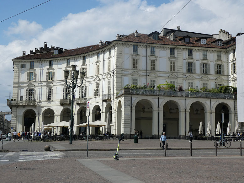 Piazza Vittorio Veneto by Via Po
