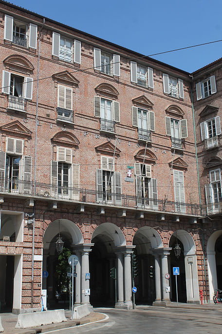 Palazzo del Governo, Piazza Castello
