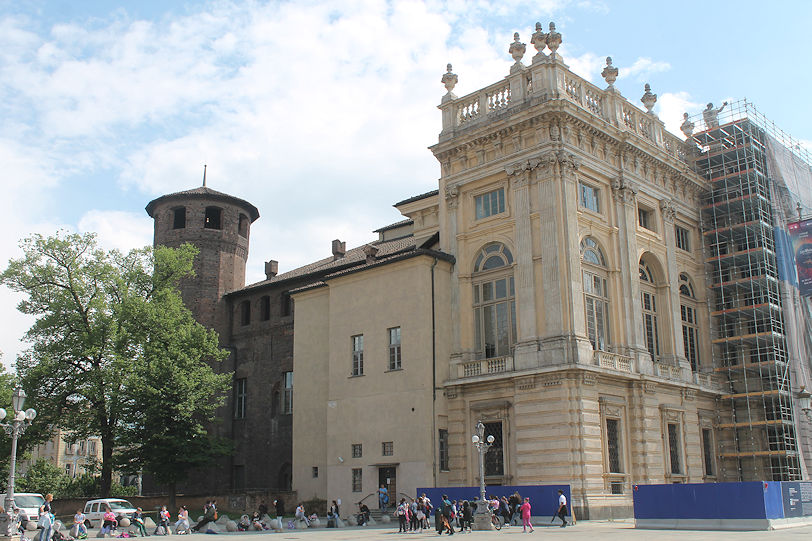 Palazzo Madama e Casaforte degli Acaja, Piazza Castello