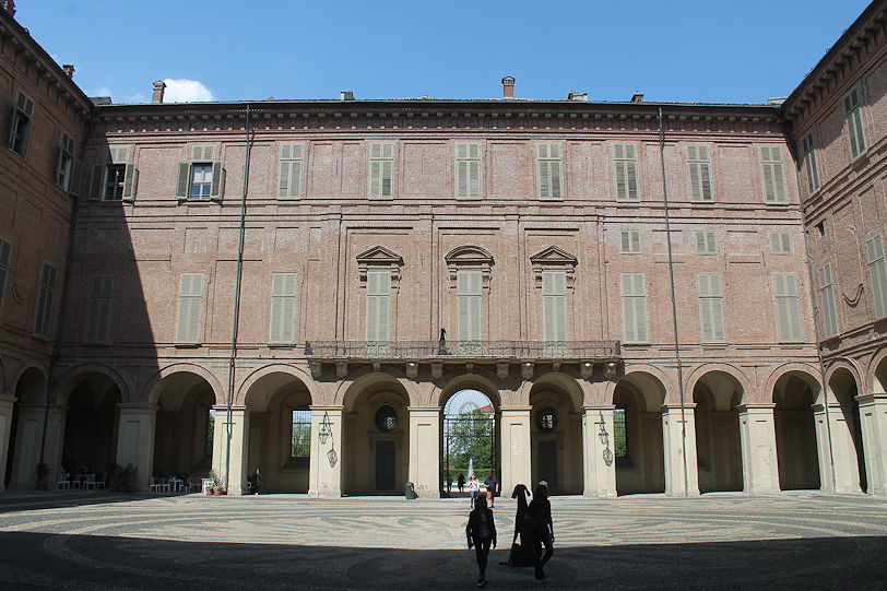 Royal Palace (Palazzo Reale), courtyard