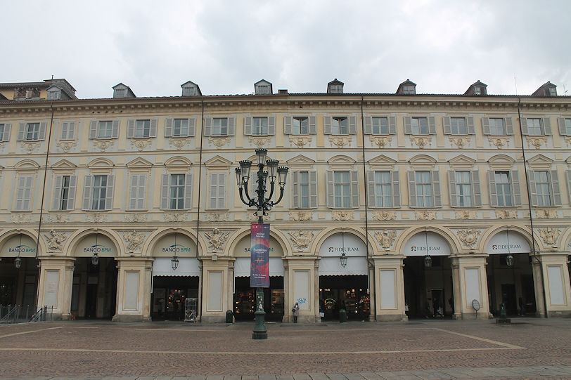 Piazza San Carlo, Palazzo Turinetti di Pertengo