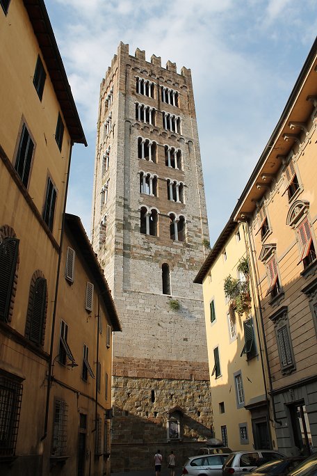 Via Cesare Battisti & San Frediano Basilica campanile