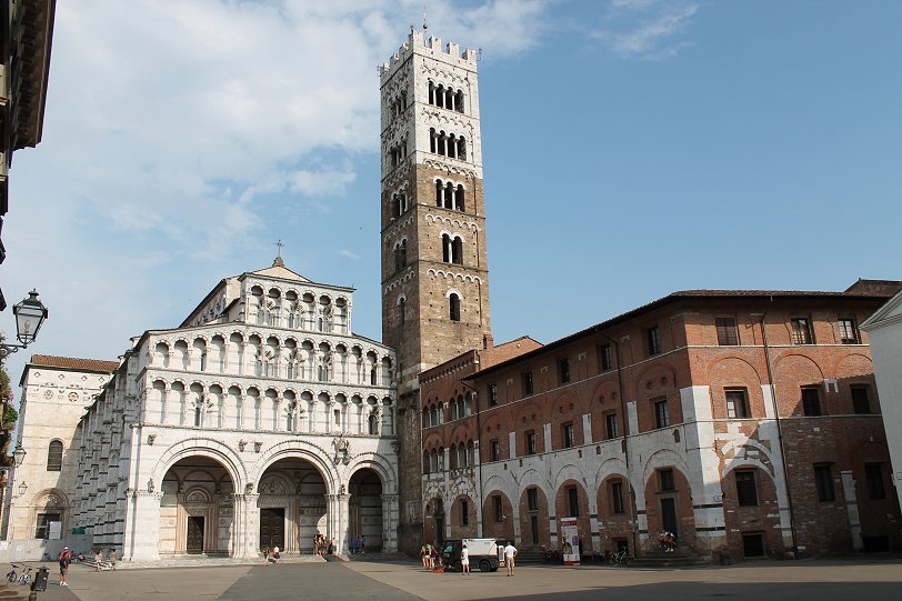 Piazza San Martino with the Duomo