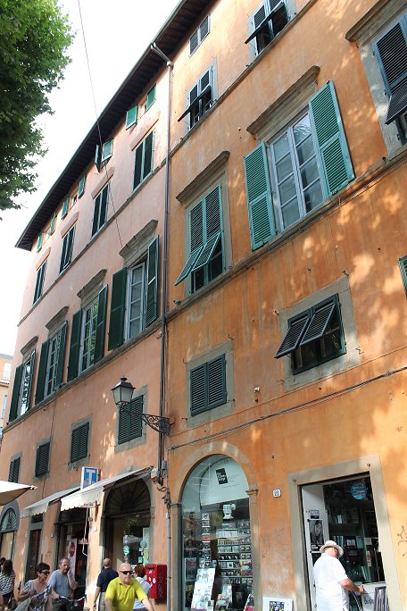 On Piazza Napoleone