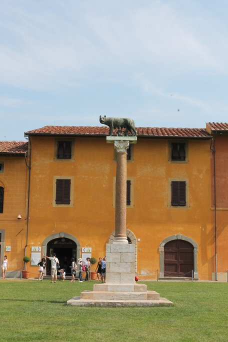 Palazzo dell'Opera del Duomo & Capitoline Wolf