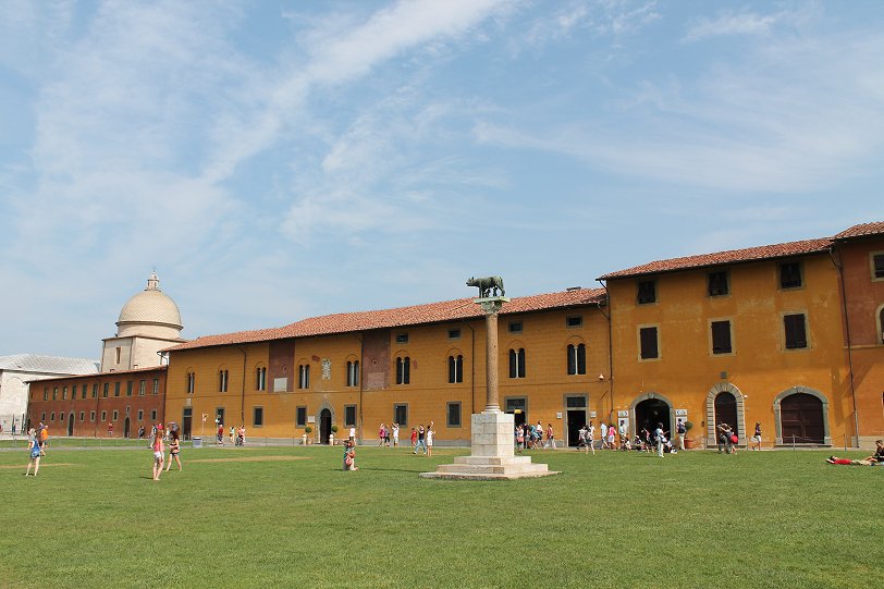 Palazzo dell'Opera del Duomo & Capitoline Wolf
